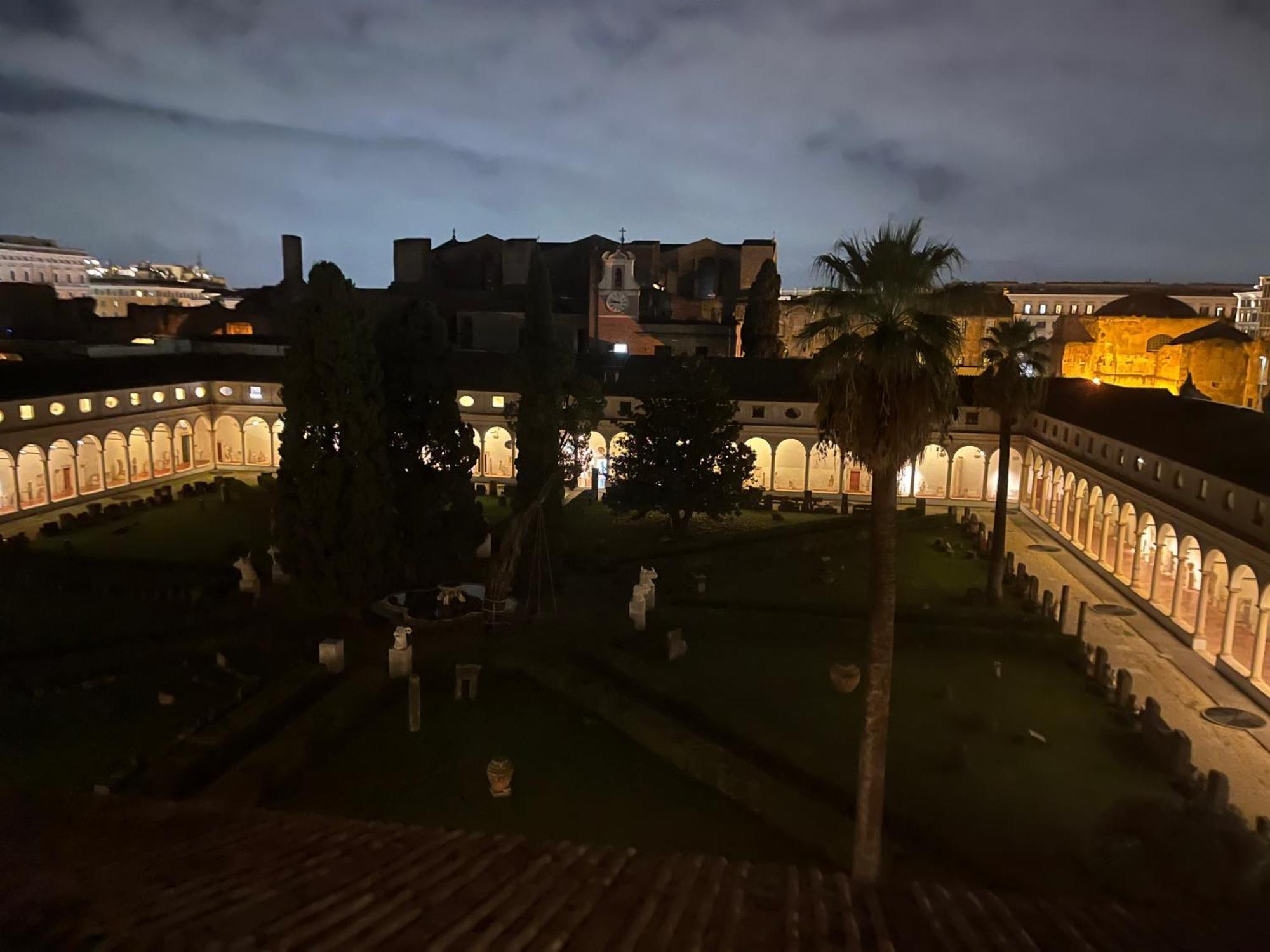 Camera X2 Con Magnifica Vista Sul Chiostro Di Michelangelo E Le Terme Di Diocleziano Rome Extérieur photo